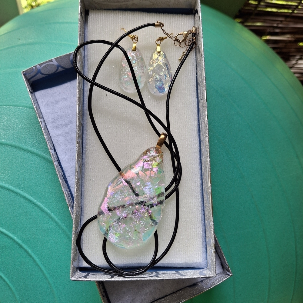 Viola Crystal Pendant Necklace and Earring Set New In Box
